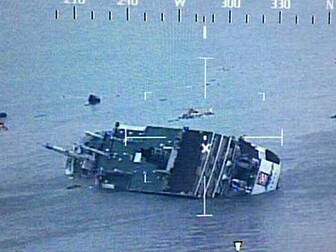 Divers enter Korean ferry